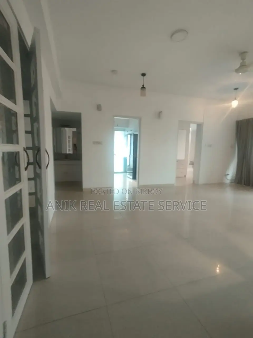 গুলশানে লেক ভিউ ভালো মানের ৩ বেডরুমের আন-ফার্নিশড ফ্ল্যাট ভাড়া