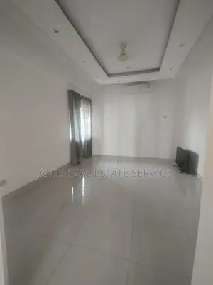 গুলশানে লেক ভিউ ভালো মানের ৩ বেডরুমের আন-ফার্নিশড ফ্ল্যাট ভাড়া