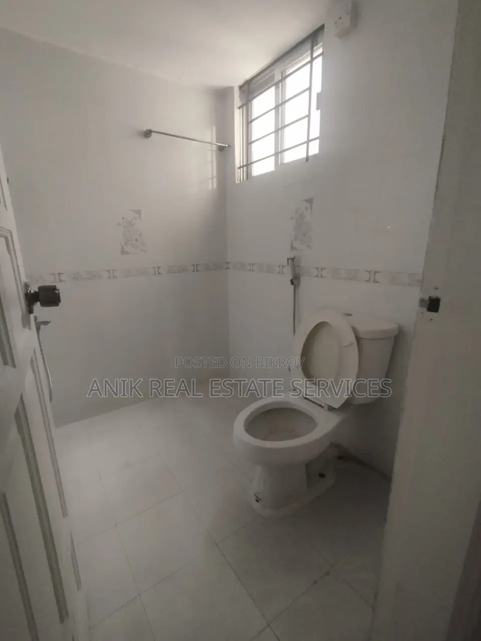 Lake View Good Quality 3 Bedroom Un Farnised Flat Rent In Gulshan