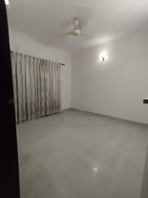 Lake View Good Quality 3 Bedroom Un Farnised Flat Rent In Gulshan