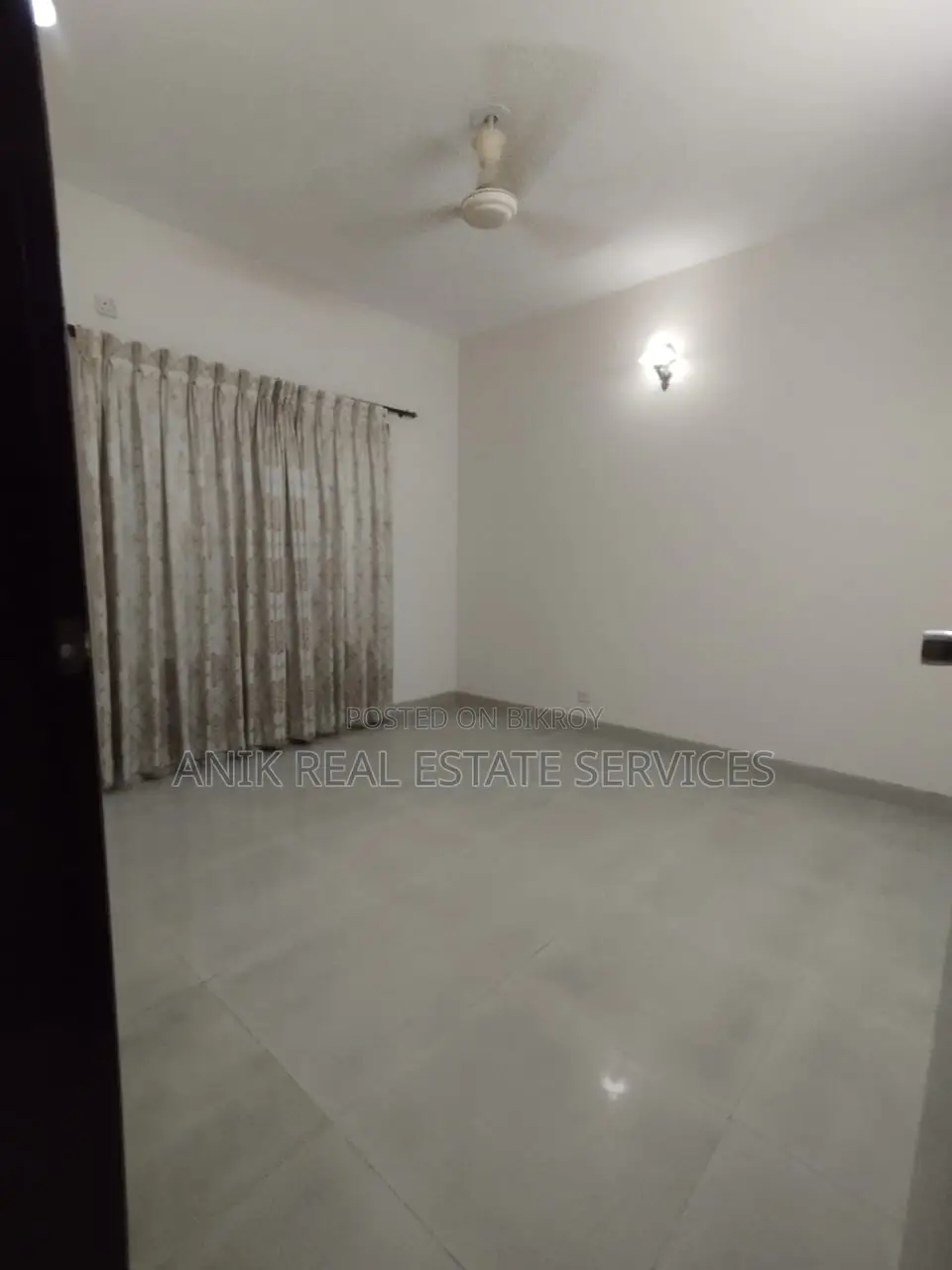 Lake View Good Quality 3 Bedroom Un Farnised Flat Rent In Gulshan