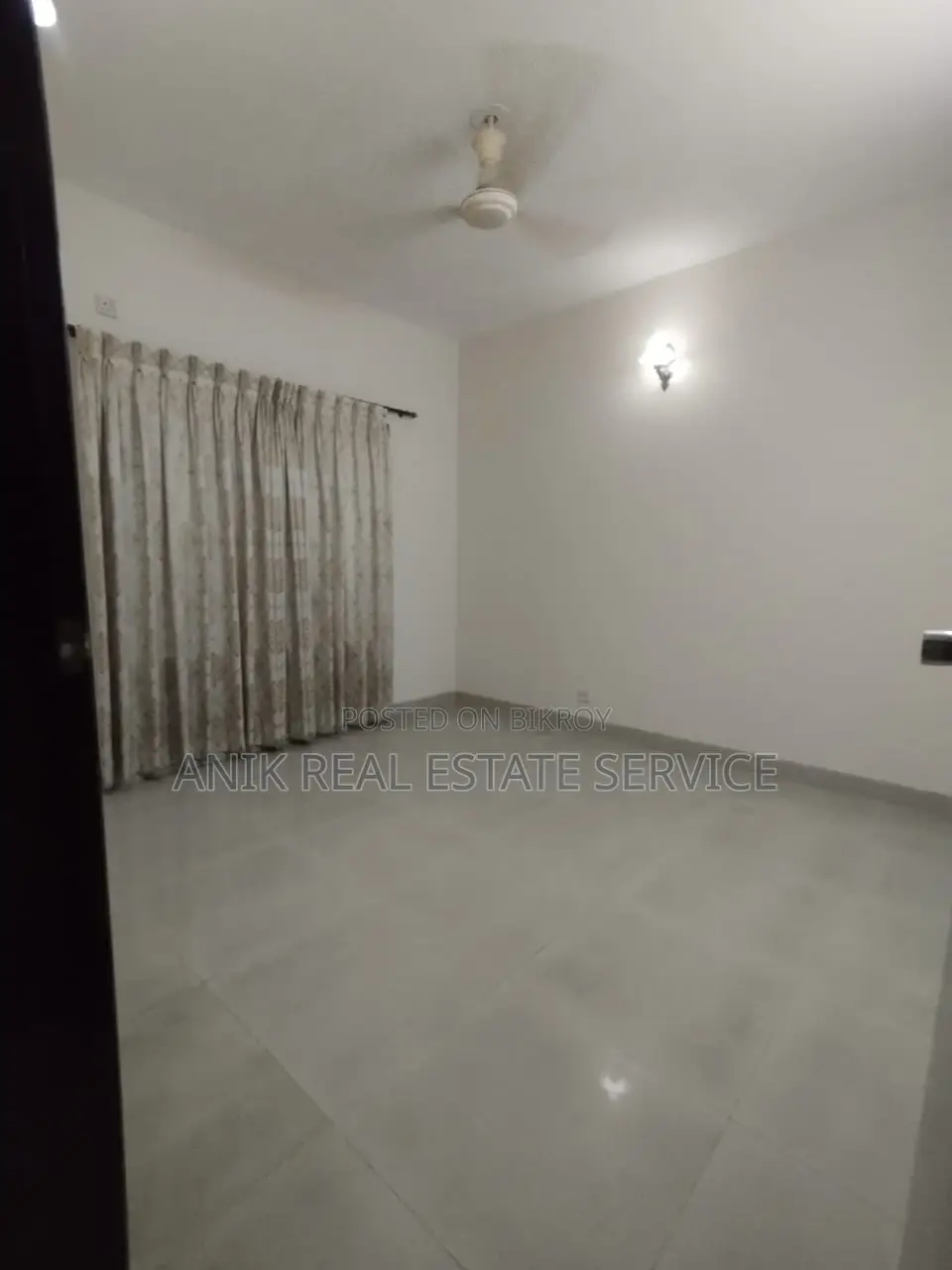 গুলশানে লেক ভিউ ভালো মানের ৩ বেডরুমের আন-ফার্নিশড ফ্ল্যাট ভাড়া