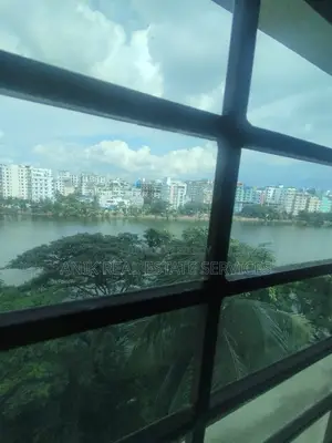 Lake View Good Quality 3 Bedroom Un Farnised Flat Rent In Gulshan