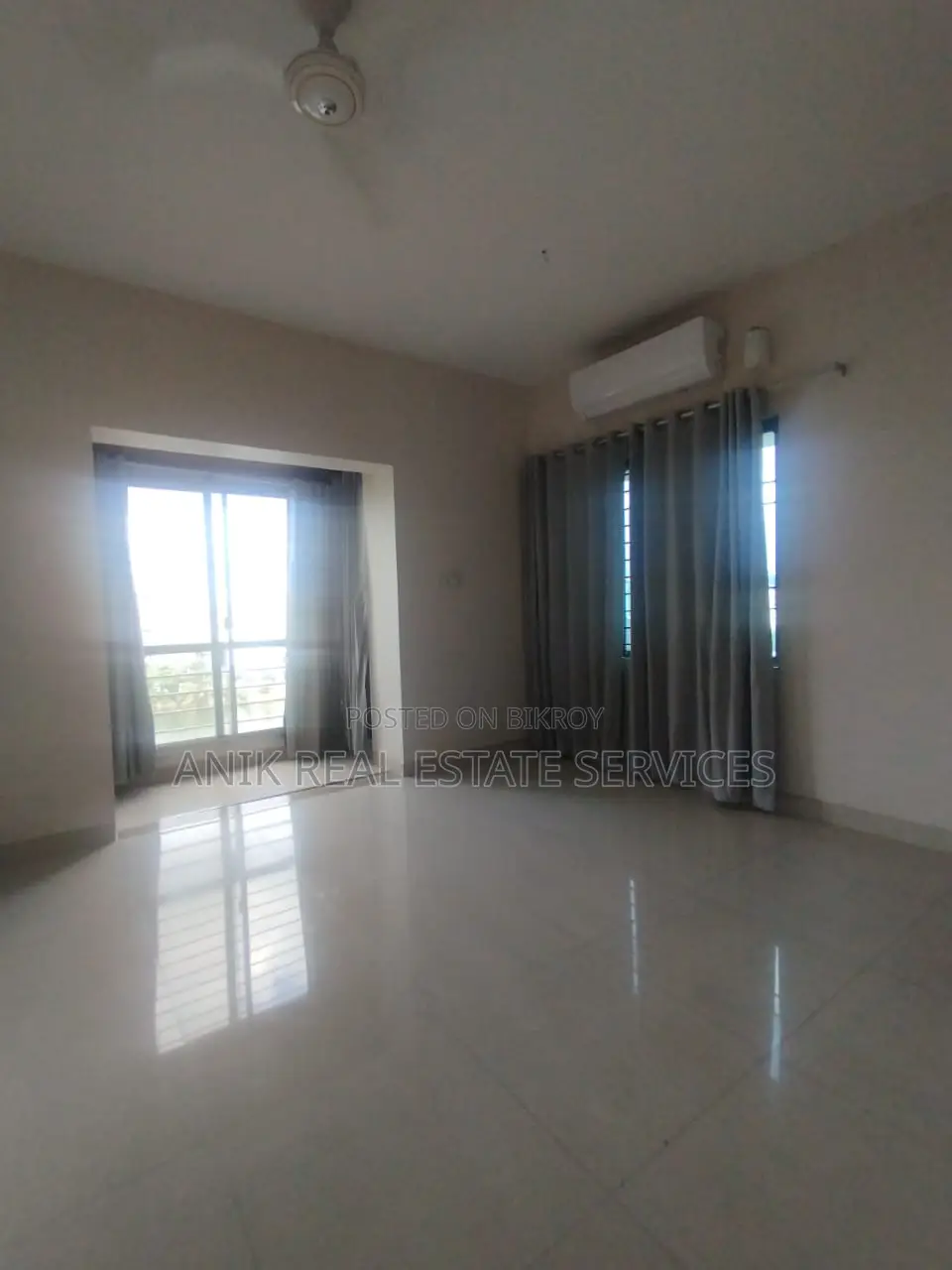 Lake View Good Quality 3 Bedroom Un Farnised Flat Rent In Gulshan