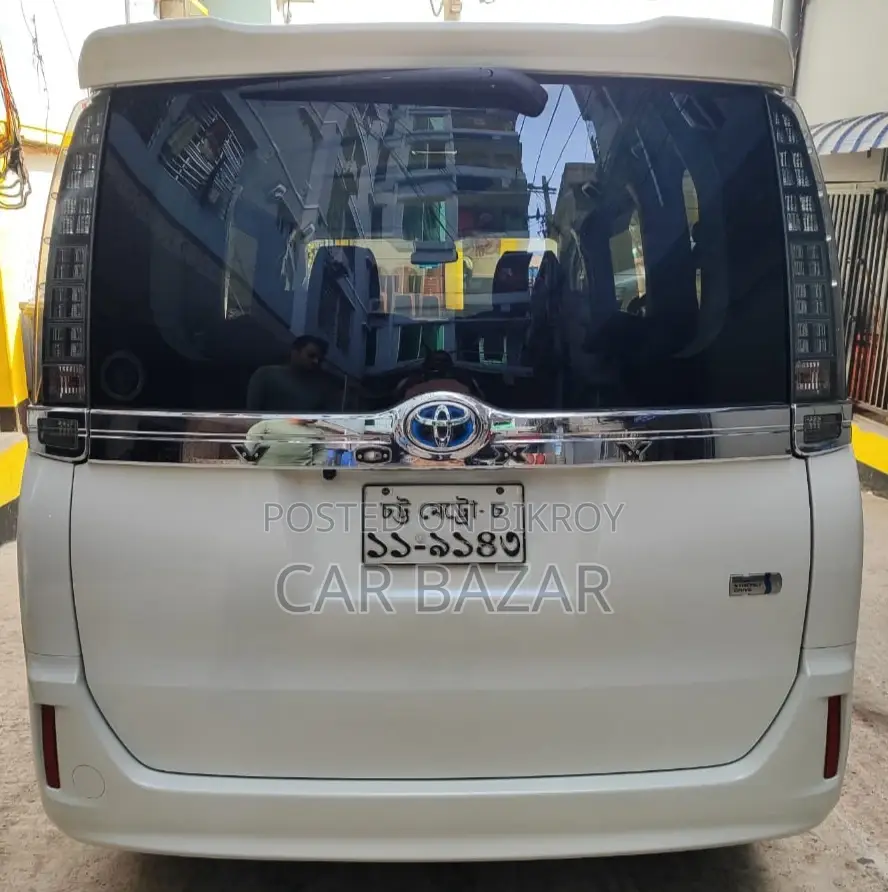 Toyota Noah VOXY G PUSH HYBRID 2016