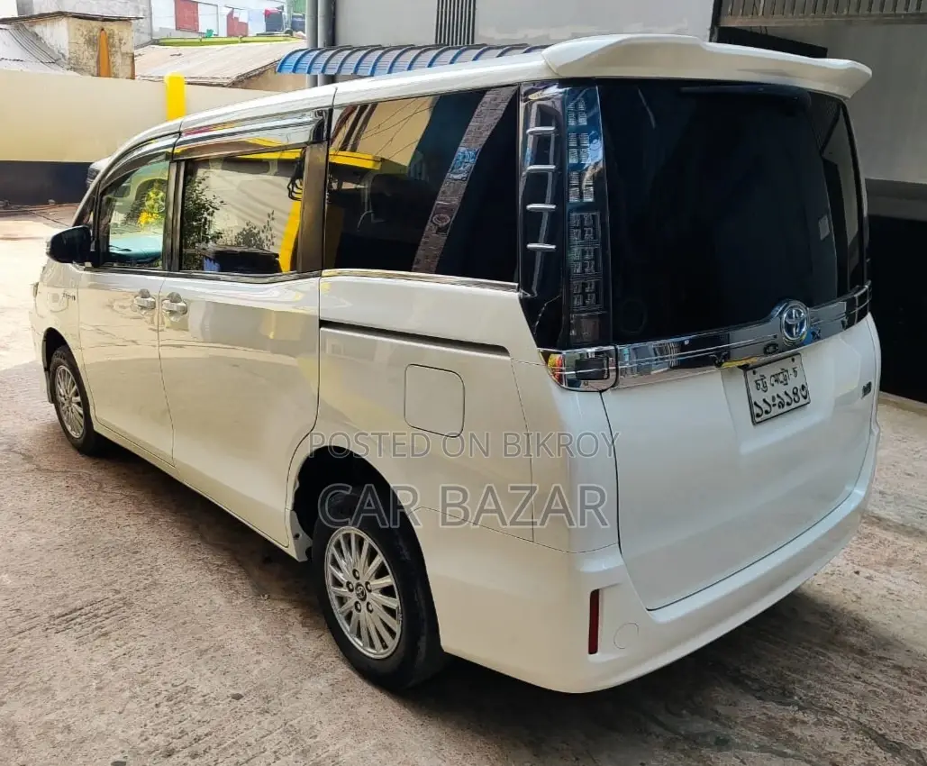 Toyota Noah VOXY G PUSH HYBRID 2016