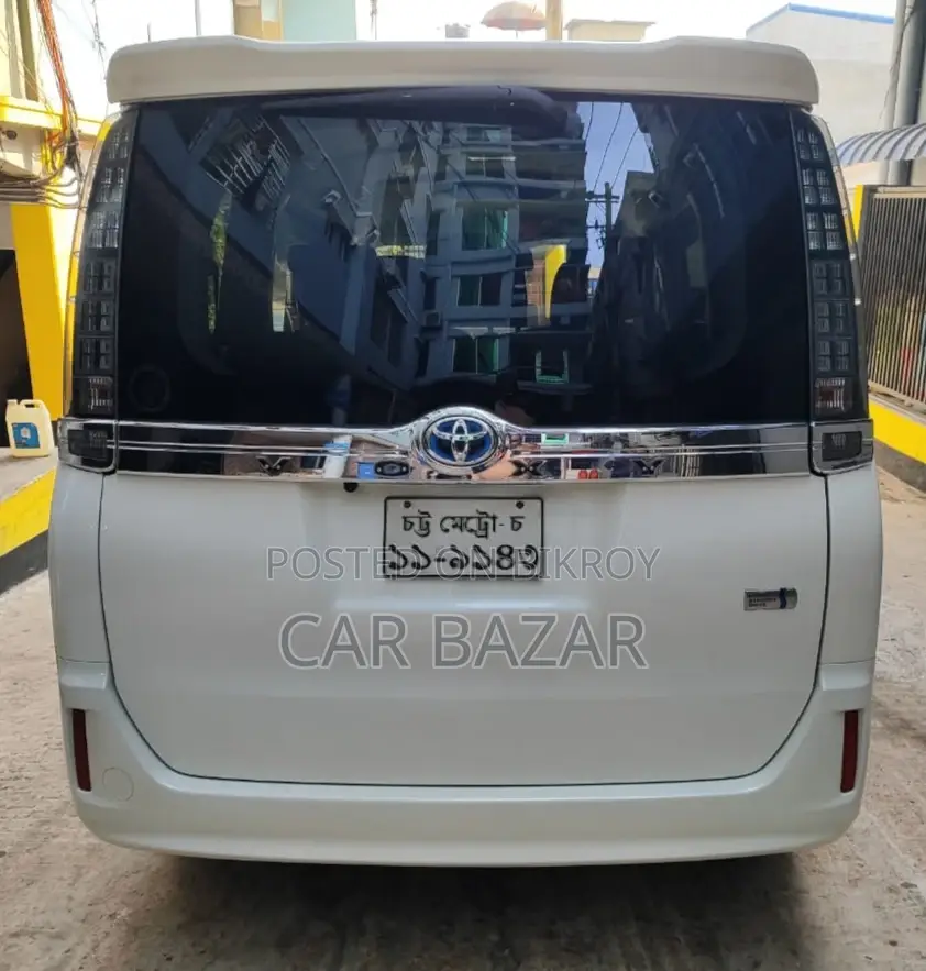 Toyota Noah VOXY G PUSH HYBRID 2016
