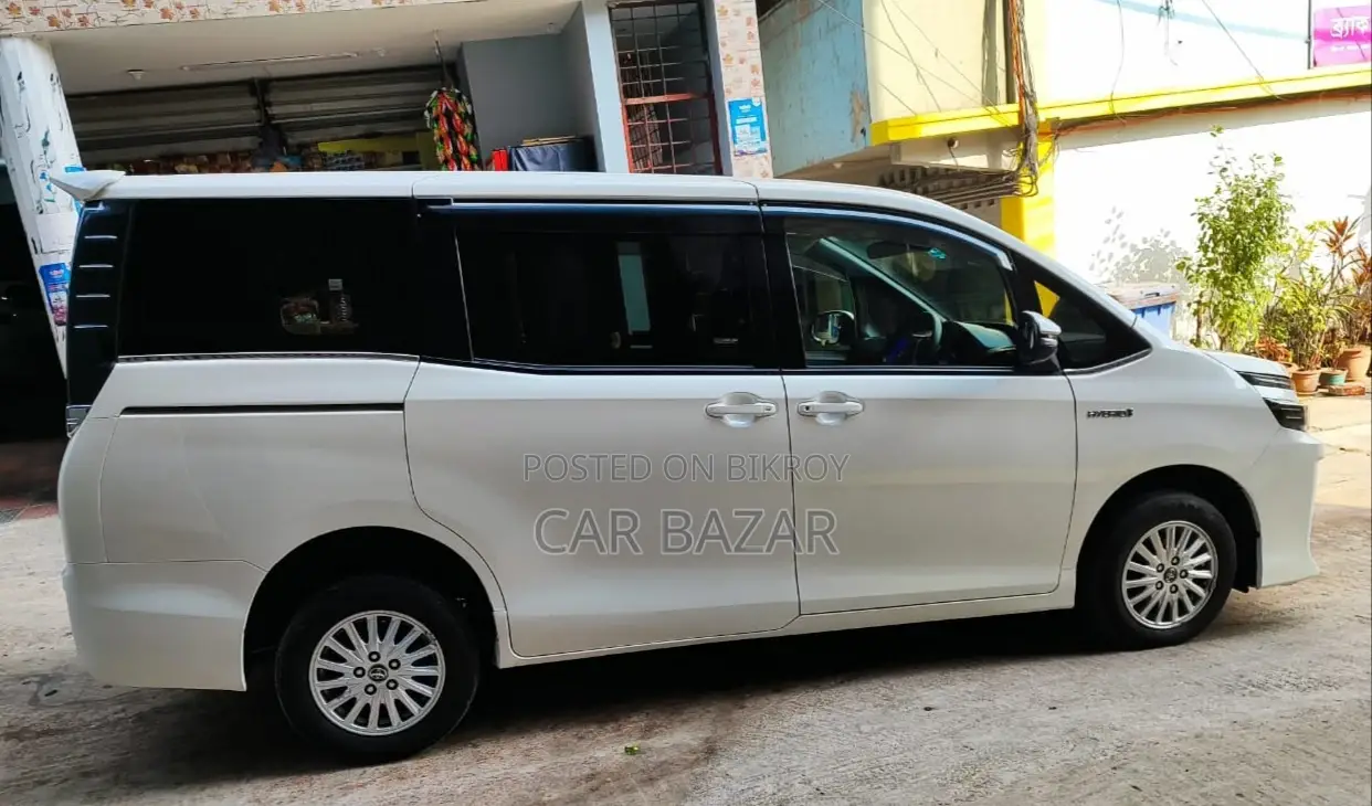 Toyota Noah VOXY G PUSH HYBRID 2016