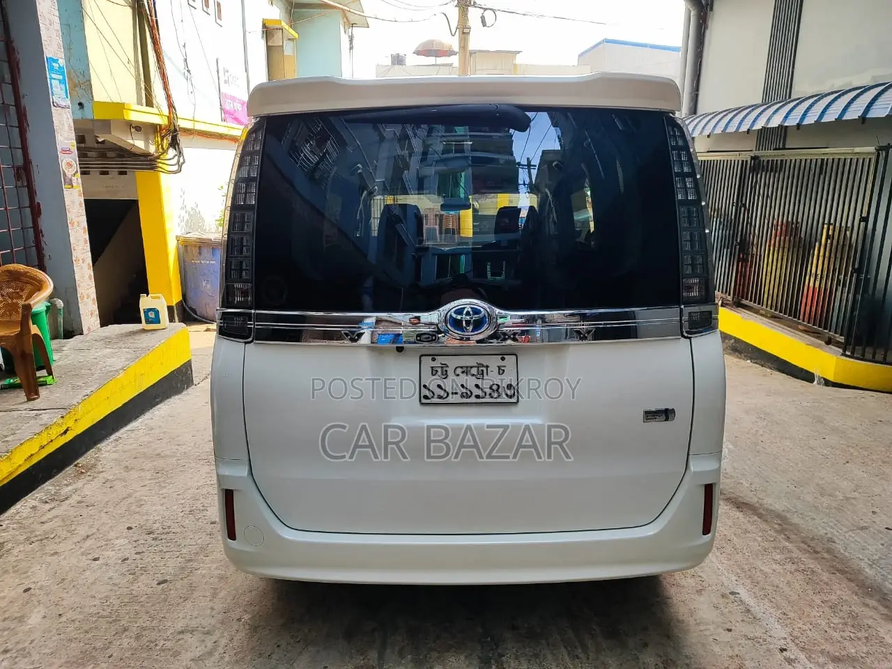 Toyota Noah VOXY G PUSH HYBRID 2016