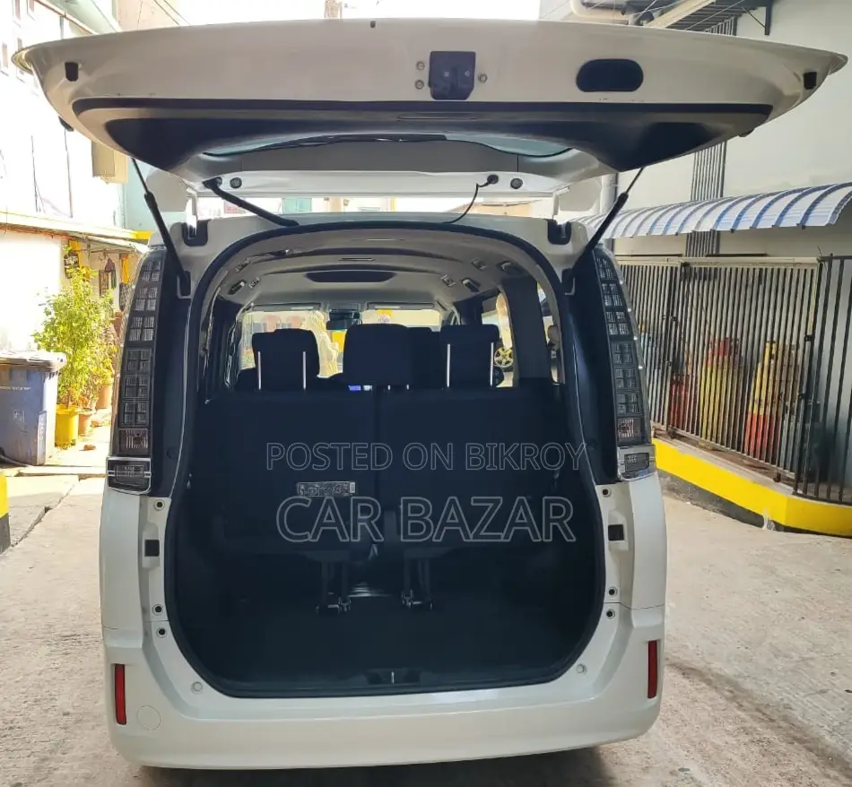 Toyota Noah VOXY G PUSH HYBRID 2016