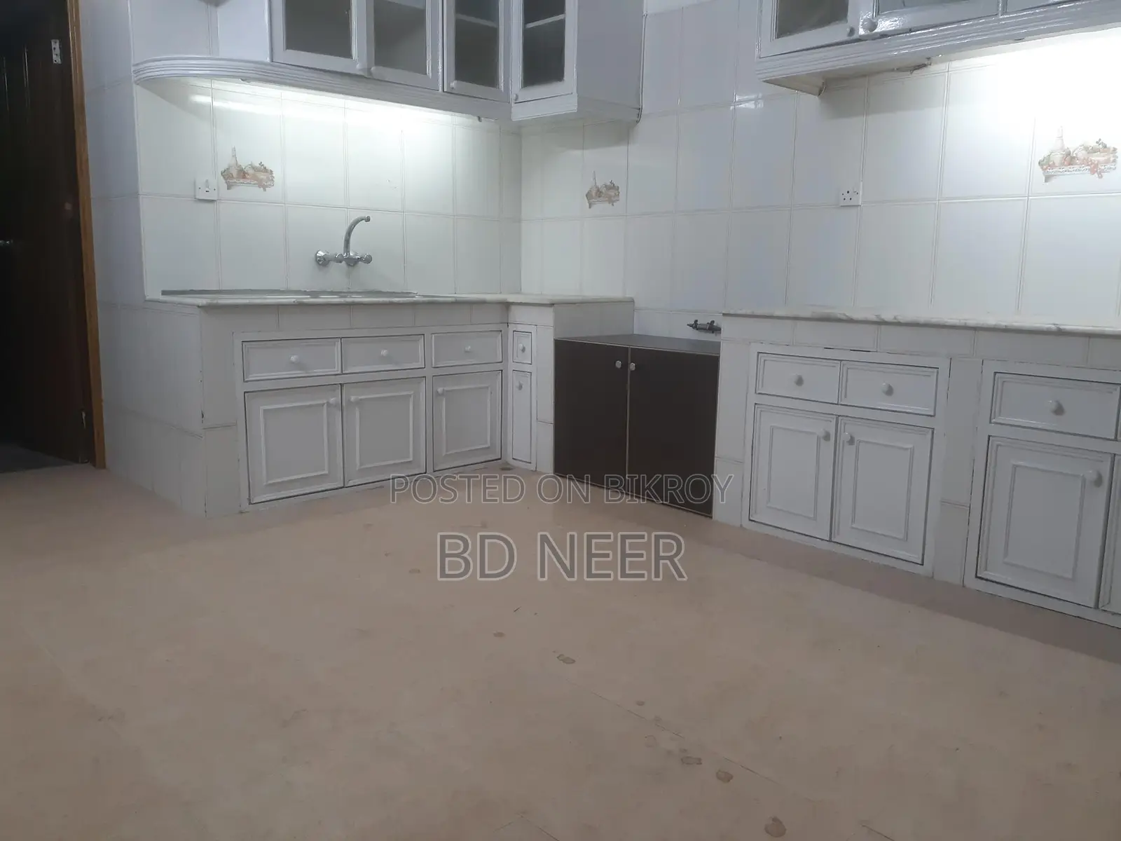 গুলশান-১ এ লেক ভিউ ৩৮০০ বর্গফুটের ৪ বেডরুমের ফ্ল্যাট ভাড়া