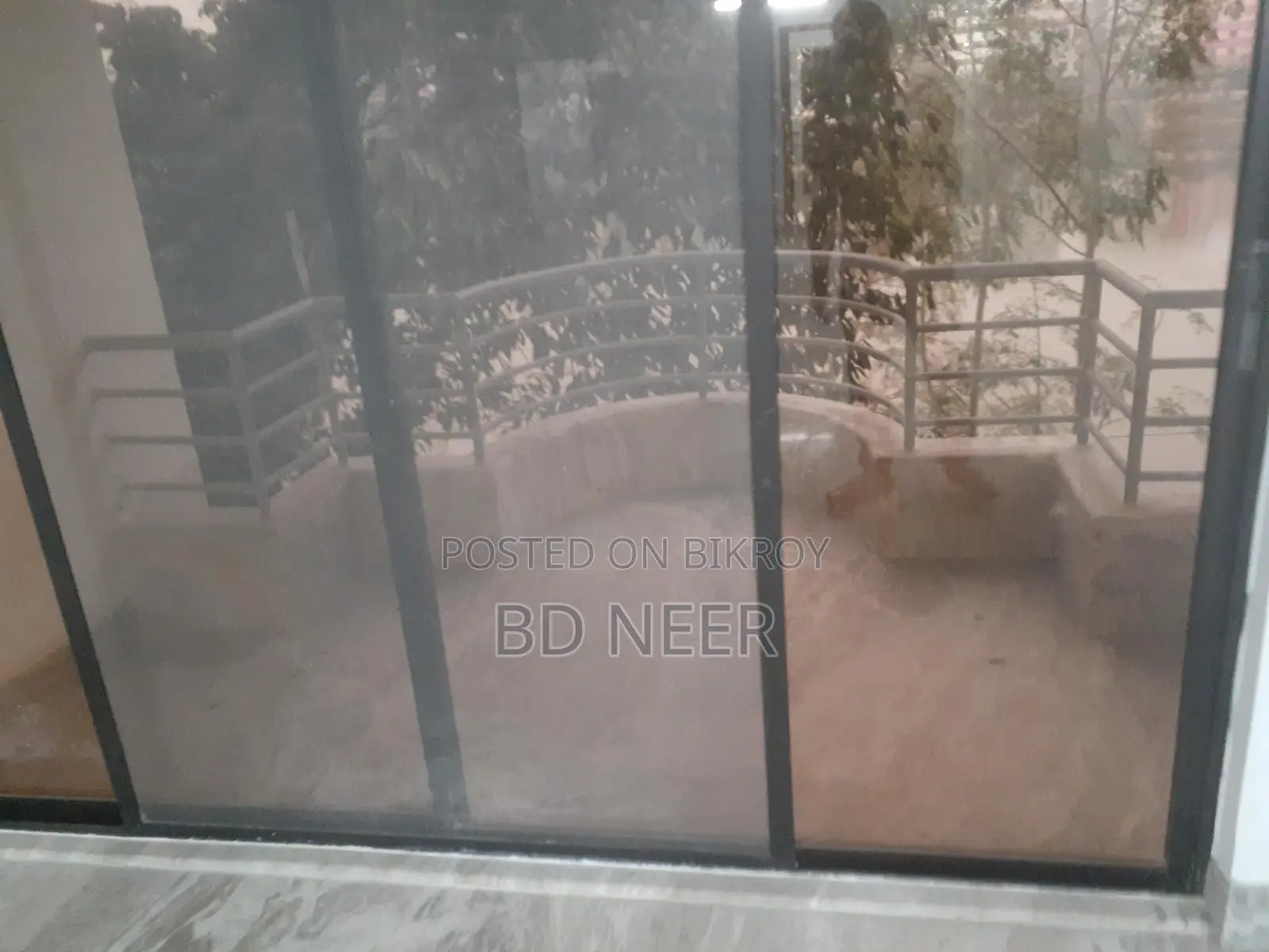 গুলশান-১ এ লেক ভিউ ৩৮০০ বর্গফুটের ৪ বেডরুমের ফ্ল্যাট ভাড়া