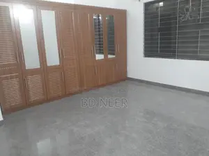 গুলশান-১ এ লেক ভিউ ৩৮০০ বর্গফুটের ৪ বেডরুমের ফ্ল্যাট ভাড়া