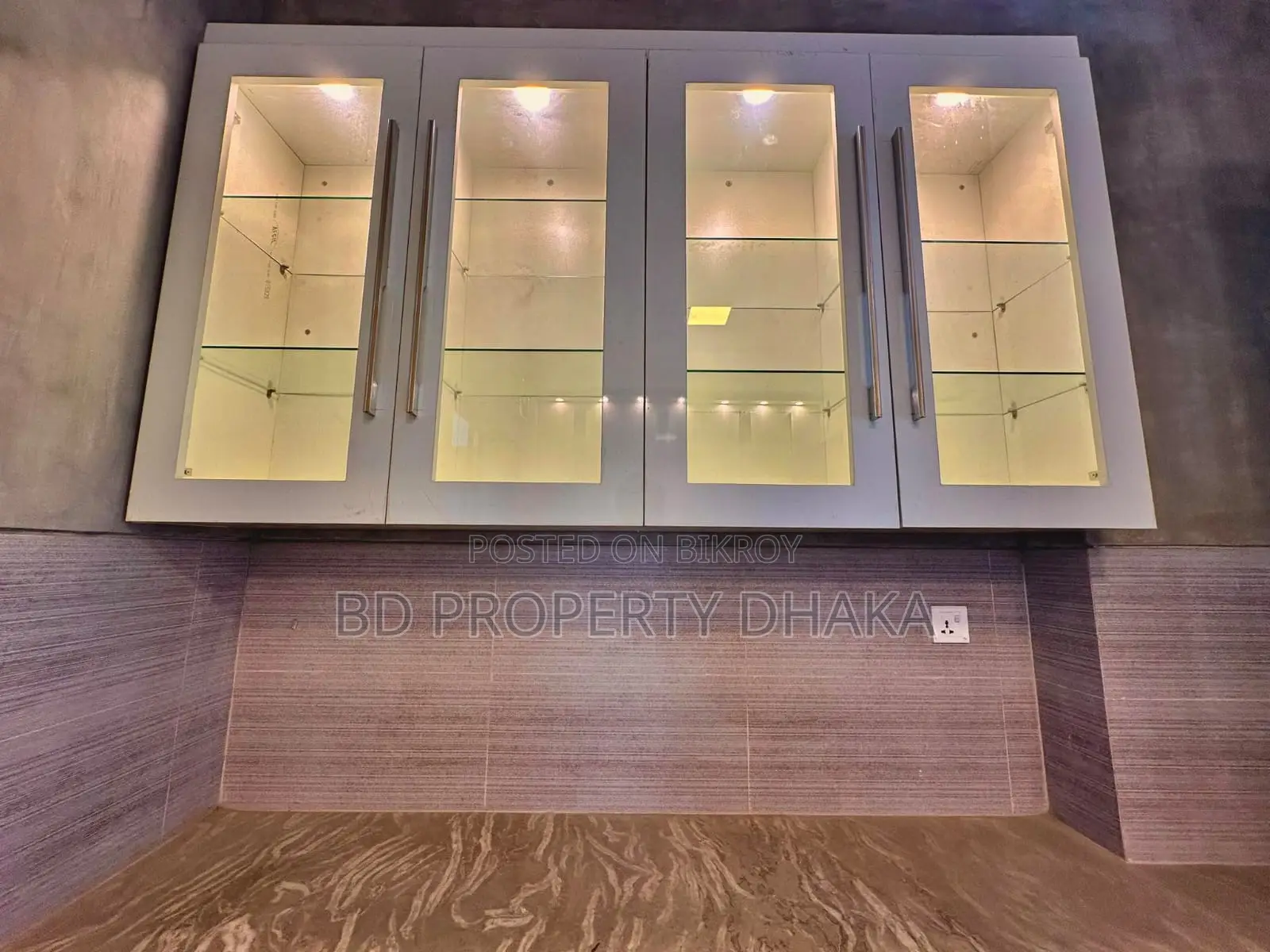 Luxurious Semi-furnished Apartments for Rent