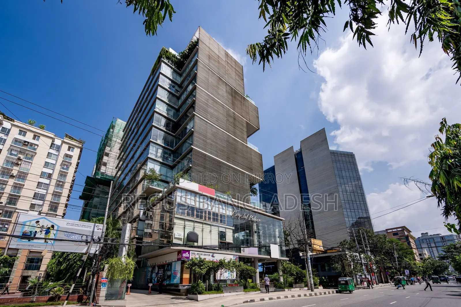 Serviced Office with Amenities
