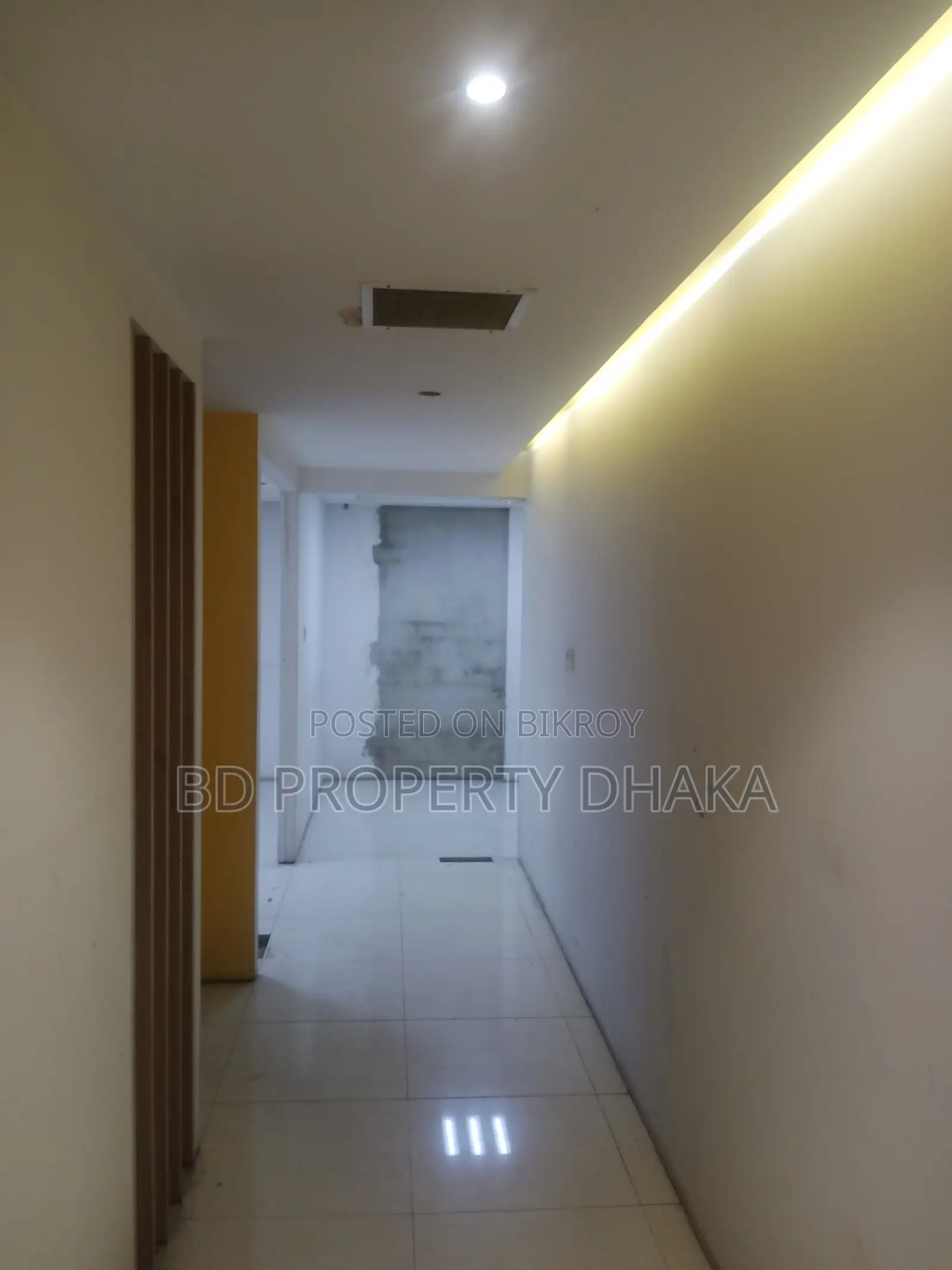 5800sft semi furnished full commercial space for rent