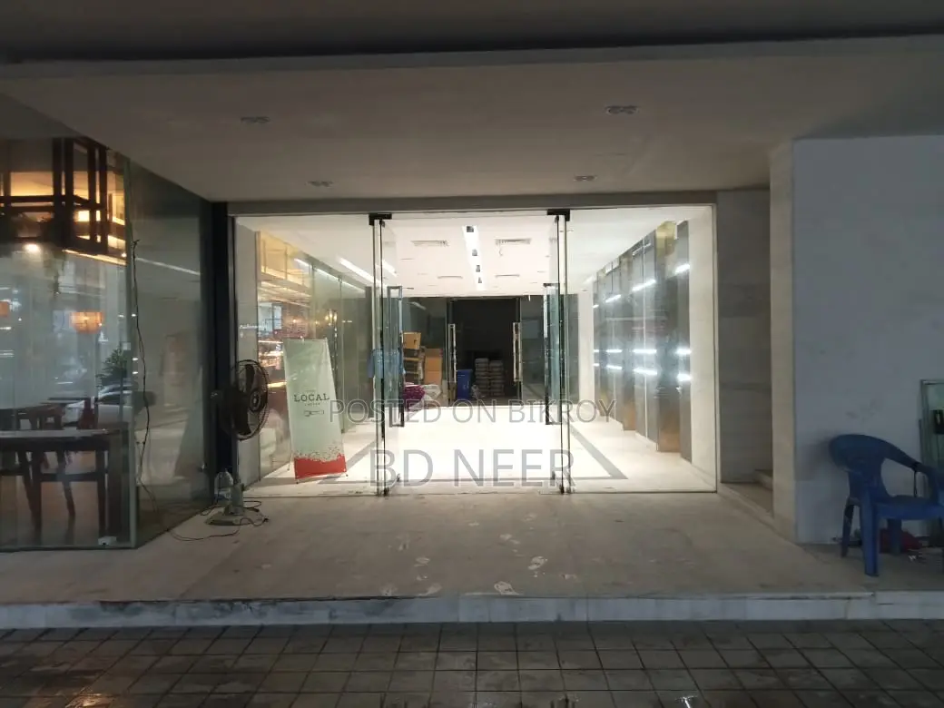 Grand Floor 1800 SqFt Available For Rent in Gulshan Avenue