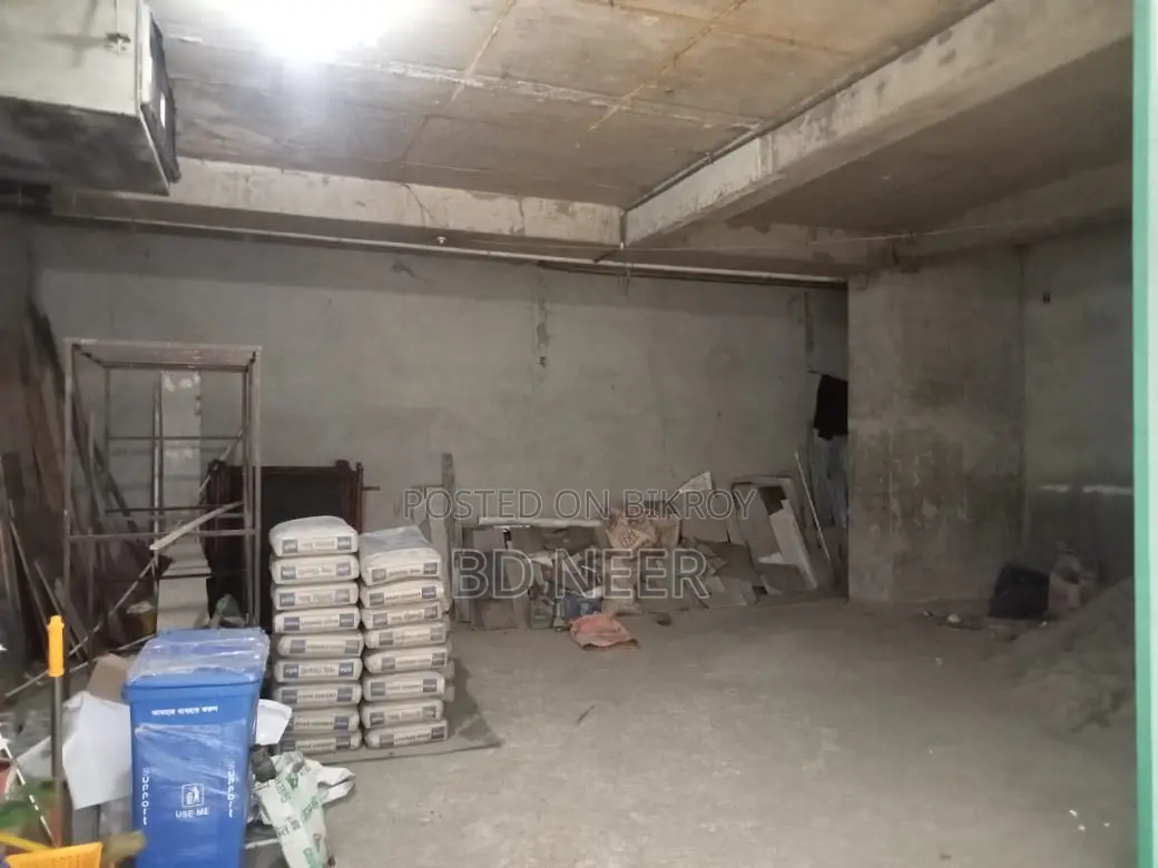 Grand Floor 1800 SqFt Available For Rent in Gulshan Avenue
