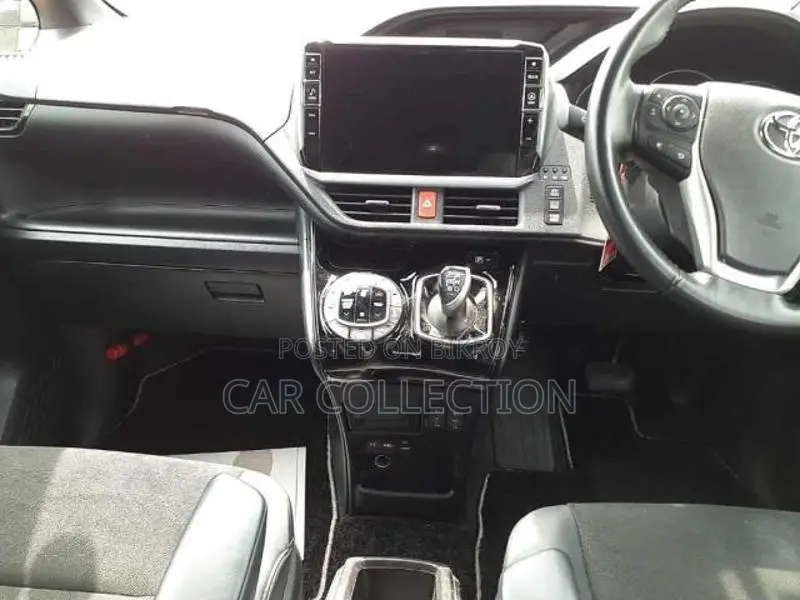 Toyota Noah SI WXB 3 HYBRID 2021