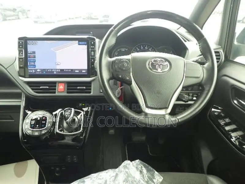 Toyota Noah SI WXB 3 HYBRID 2021