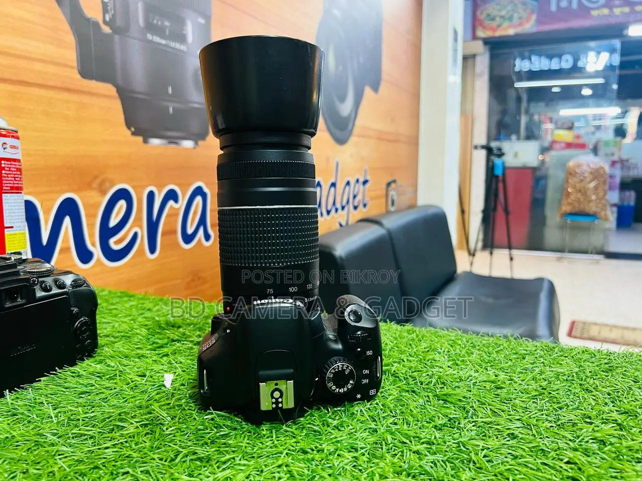 অফার: Canon 550D সাথে 75-300 জুম লেন্স