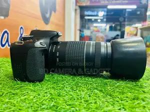 অফার: Canon 550D সাথে 75-300 জুম লেন্স