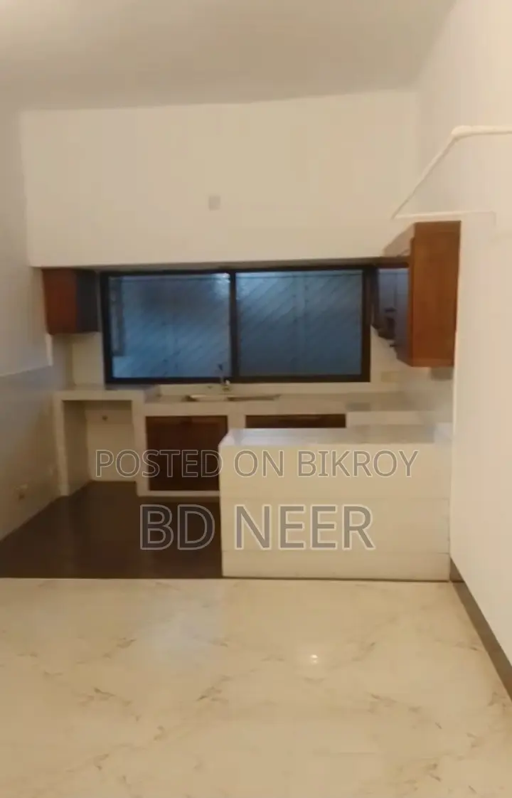 গুলশান-২ এ ২৭০০ বর্গফুটের গ্রাউন্ড ফ্লোর অফিস স্পেস ভাড়ার জন্য