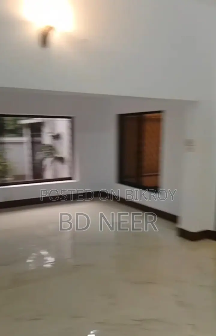 গুলশান-২ এ ২৭০০ বর্গফুটের গ্রাউন্ড ফ্লোর অফিস স্পেস ভাড়ার জন্য