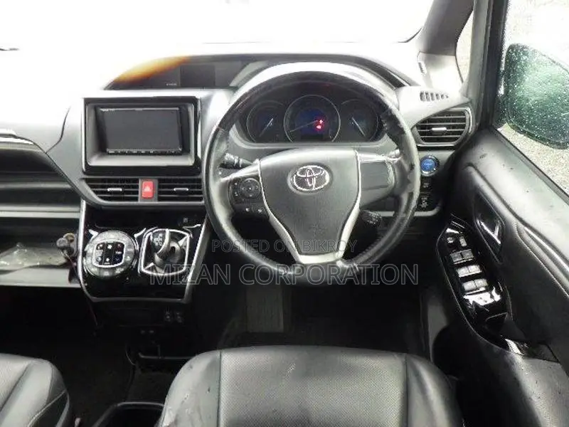 Toyota Esquire Gi package 2020