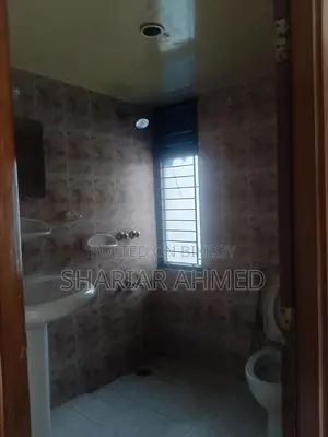 গুলশানে ২২০০ বর্গফুটের ৩ বেডের আন-ফার্নিশড অ্যাপার্টমেন্ট ভাড়া