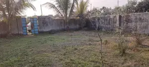 SOUTH FACING 5 KATHA PLOT IN SECTOR 22