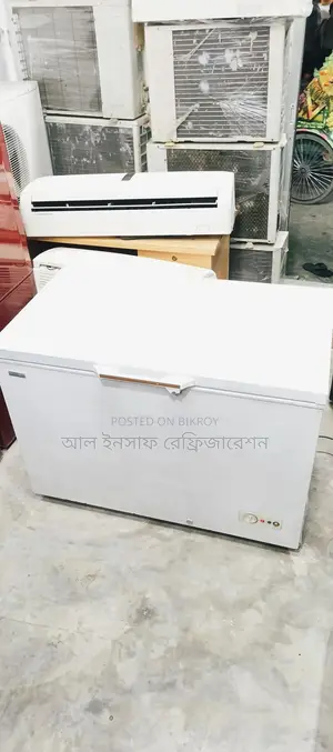 একটি ৩০০ লিটার ডিপ ফ্রিজ বিক্রি করা হবে