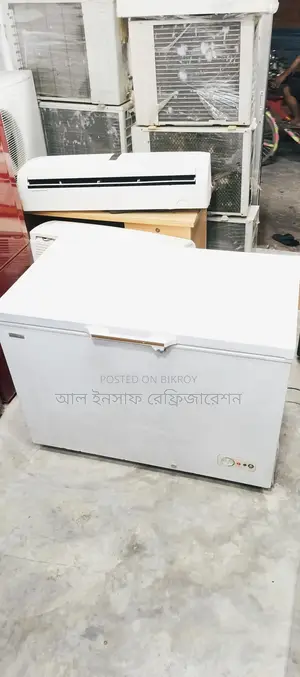 একটি ৩০০ লিটার ডিপ ফ্রিজ বিক্রি করা হবে