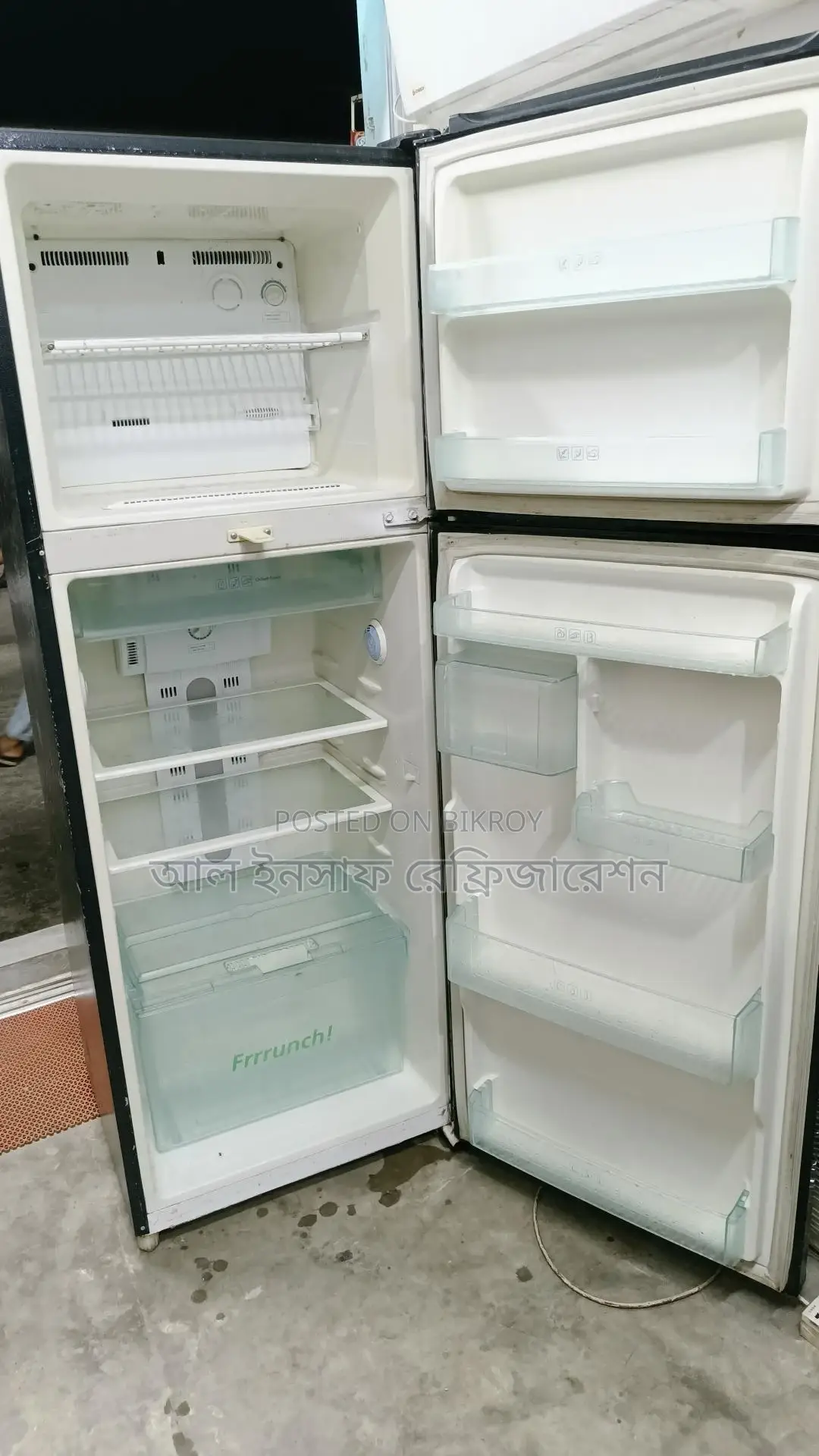একটি স্যামসাং ফ্রিজ বিক্রি করা হবে