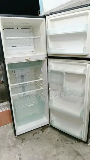 একটি স্যামসাং ফ্রিজ বিক্রি করা হবে