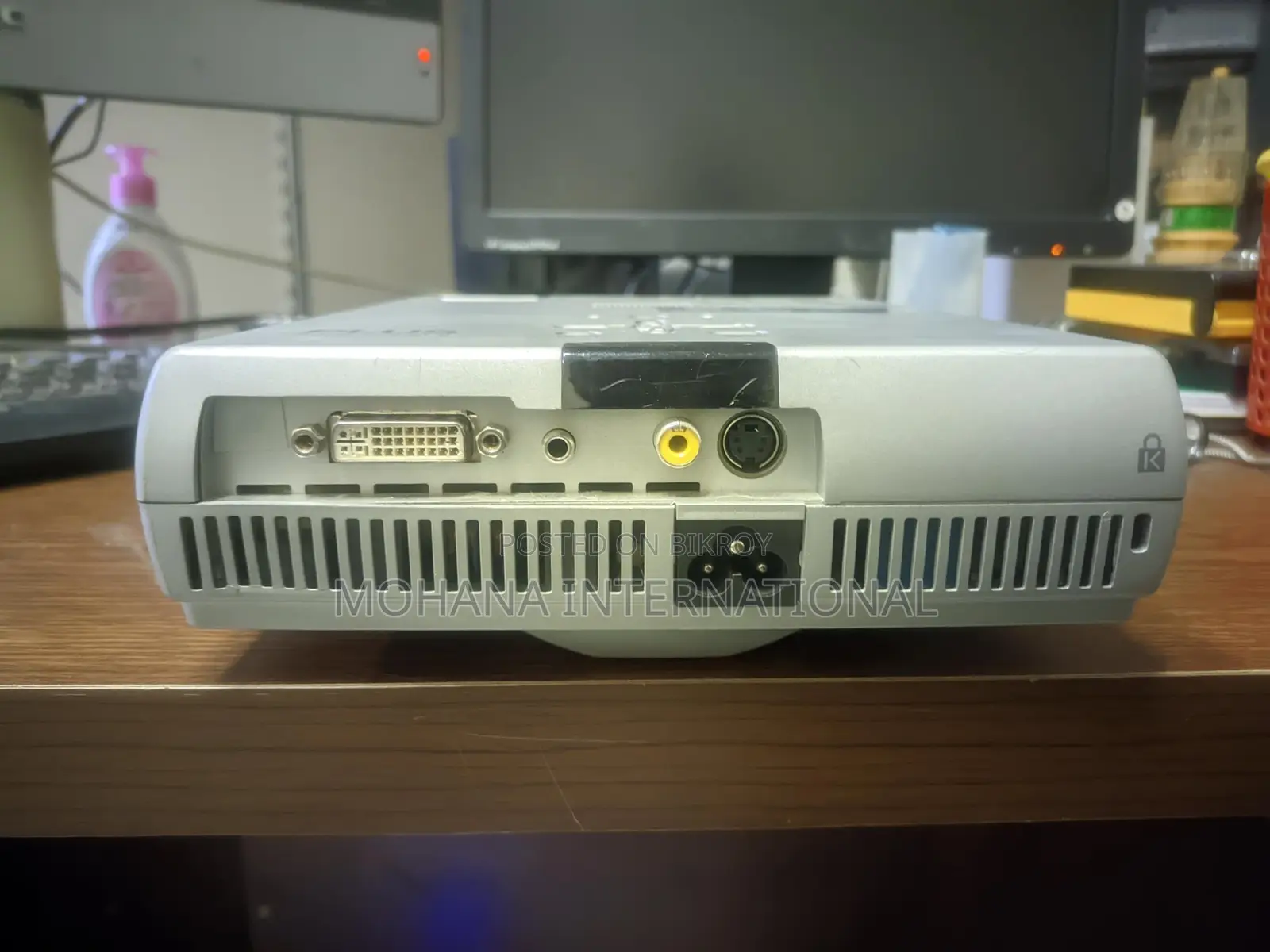 PLUS U4-131 Projector