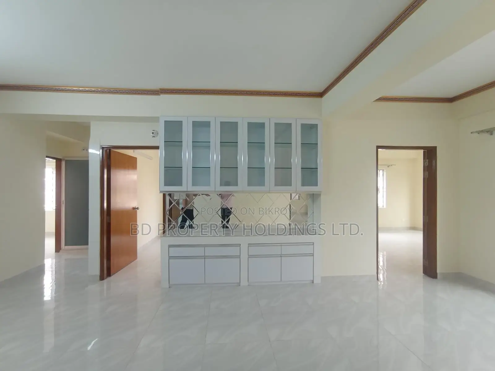 বসুন্ধরায় ভাড়ার জন্য ২৩০০ বর্গফুটের এক্সক্লুসিভ ব্র্যান্ড নিউ রেডি অ্যাপার্টমেন্ট