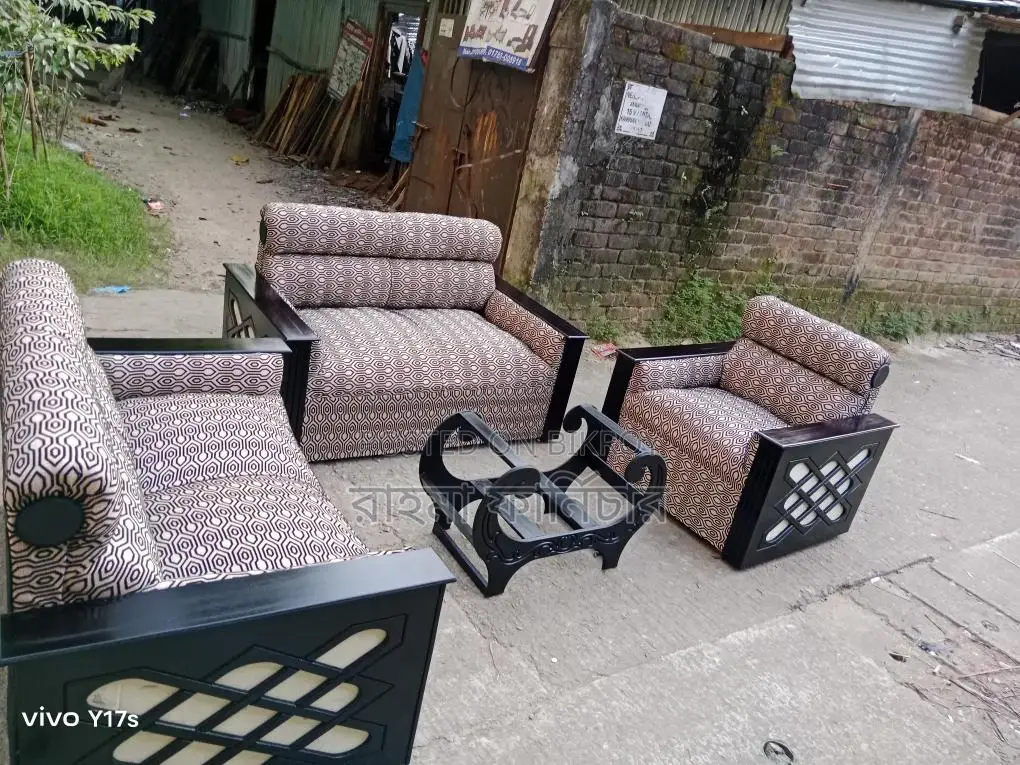 Cross Jali Design Box Sofa set With Table