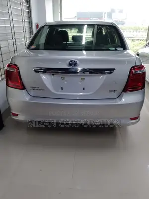 Toyota Axio 1.5 Hybrid 2WD 2020 Silver
