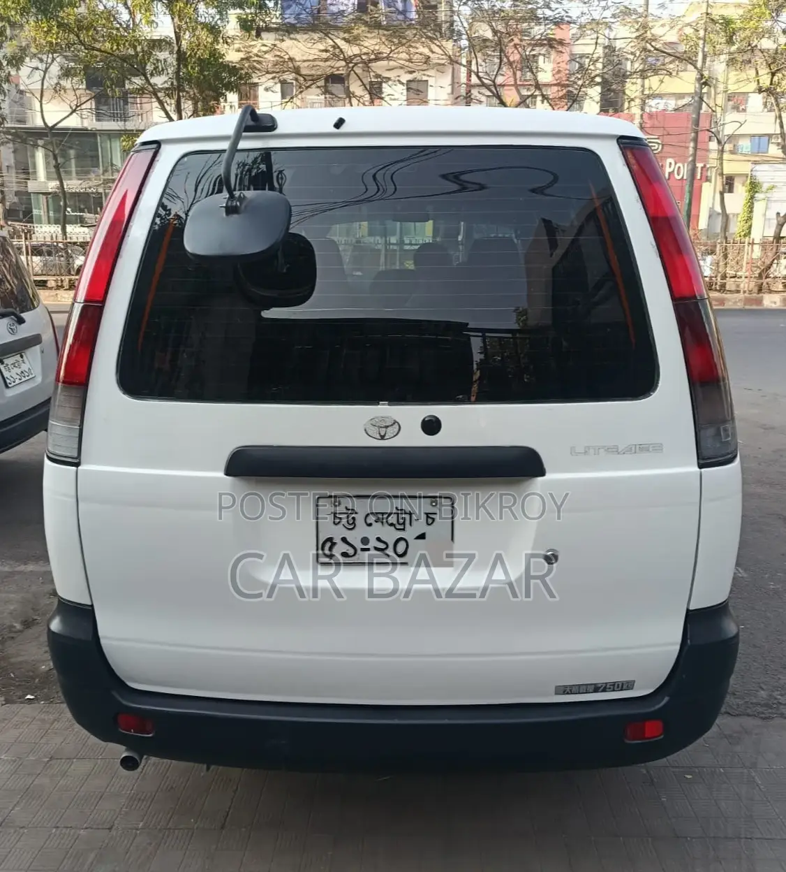 Toyota Noah 2.0 FWD (8 Seater) 2006 White