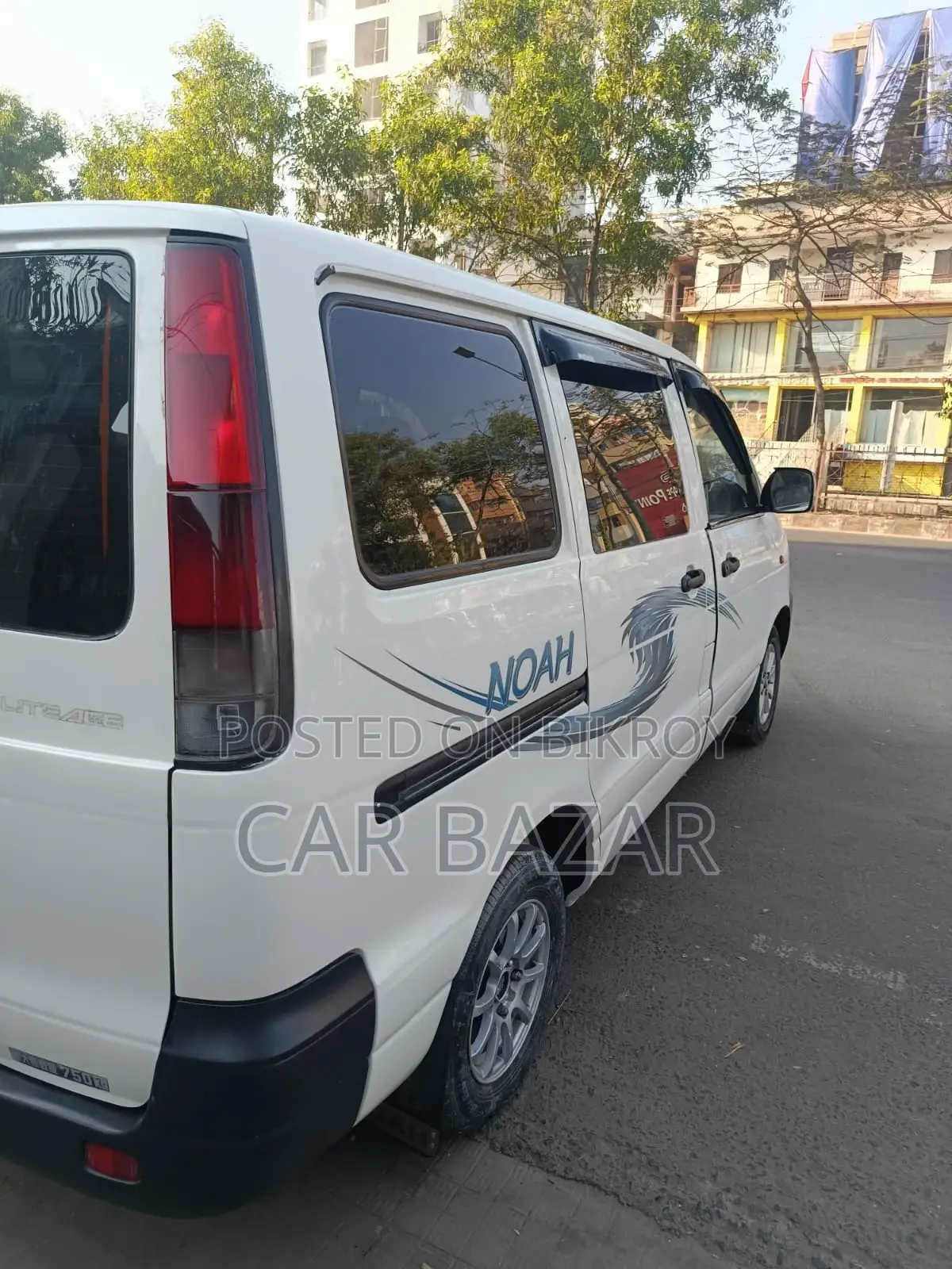 Toyota Noah 2.0 FWD (8 Seater) 2006 White