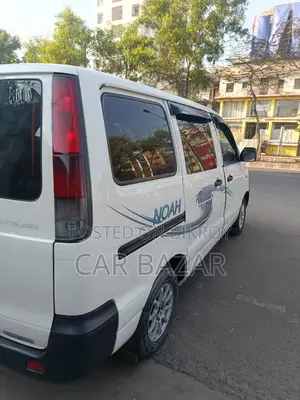 Toyota Noah 2.0 FWD (8 Seater) 2006 White