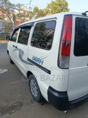 Toyota Noah 2.0 FWD (8 Seater) 2006 White