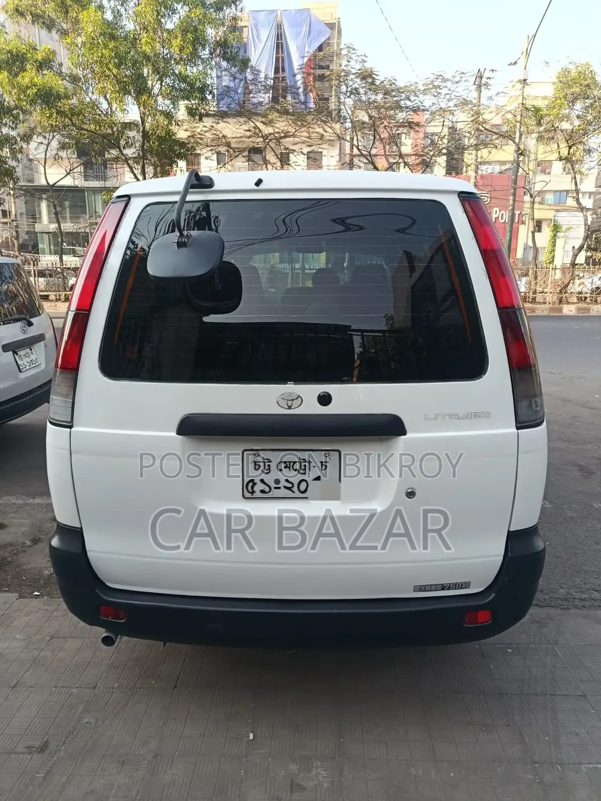Toyota Noah 2.0 FWD (8 Seater) 2006 White