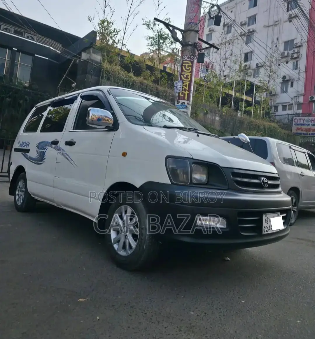 Toyota Noah 2.0 FWD (8 Seater) 2006 White