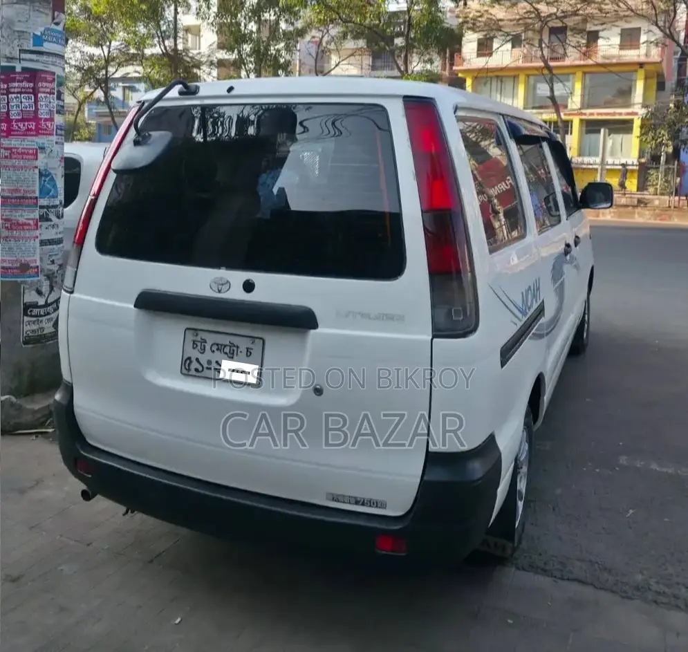 Toyota Noah 2.0 FWD (8 Seater) 2006 White