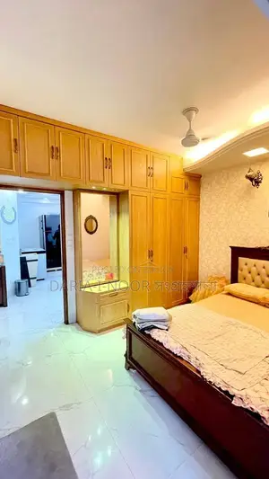 গুলশান ১ এ লেক সংলগ্ন তিতাস গ্যাস সংযোগসহ টপ ফ্লোর BTI এর ফ্ল্যাট বিক্রয়