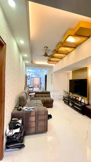 গুলশান ১ এ লেক সংলগ্ন তিতাস গ্যাস সংযোগসহ টপ ফ্লোর BTI এর ফ্ল্যাট বিক্রয়