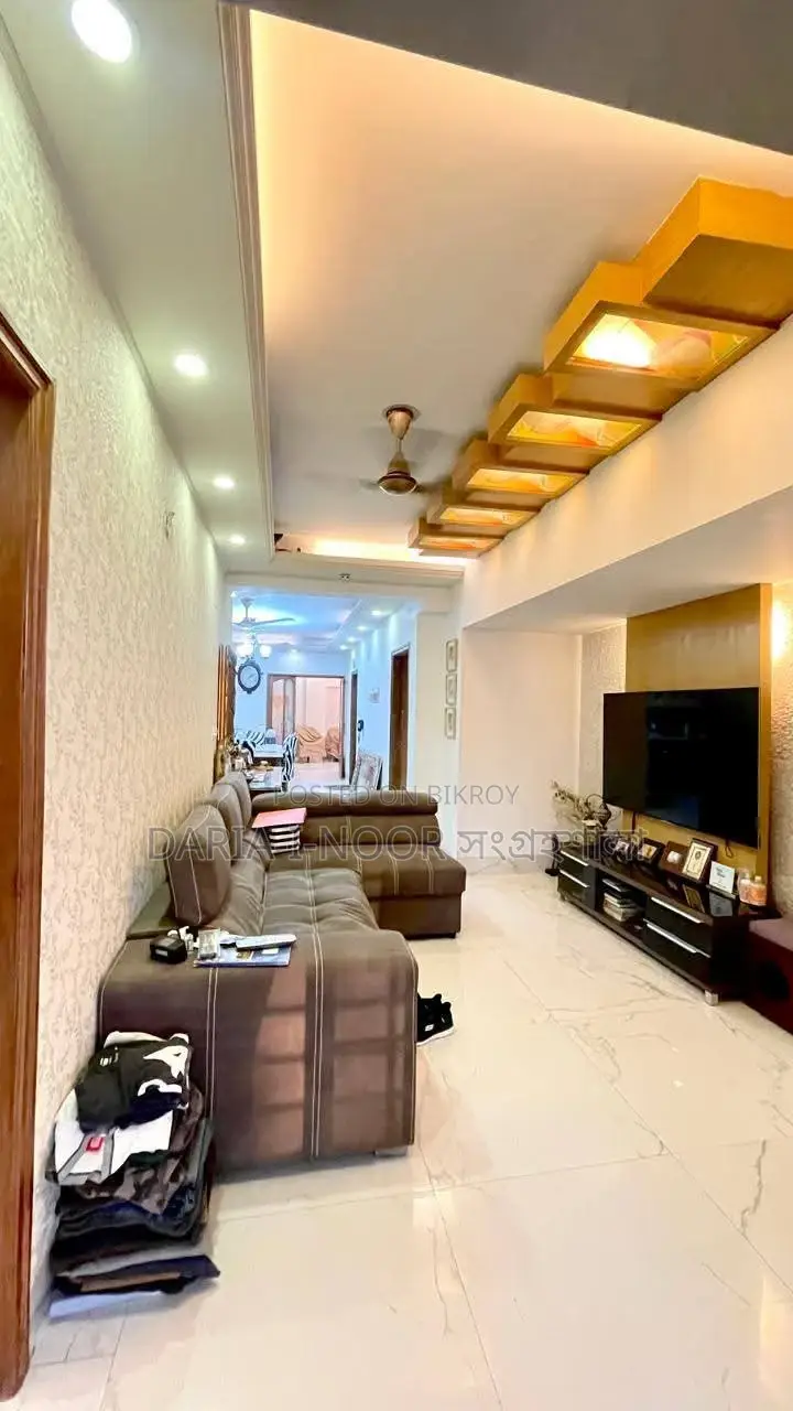 গুলশান ১ এ লেক সংলগ্ন তিতাস গ্যাস সংযোগসহ টপ ফ্লোর BTI এর ফ্ল্যাট বিক্রয়