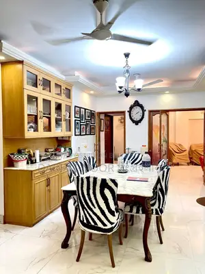 গুলশান ১ এ লেক সংলগ্ন তিতাস গ্যাস সংযোগসহ টপ ফ্লোর BTI এর ফ্ল্যাট বিক্রয়